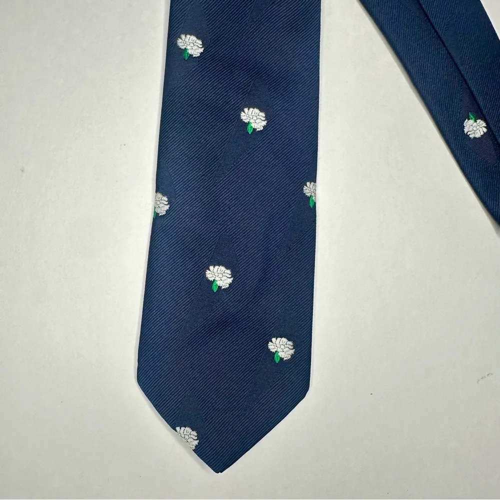 🥂SOLD🥂Vintage Embroidered White Rose Navy Blue Classic 3” Blade Tie - Picture 2 of 7